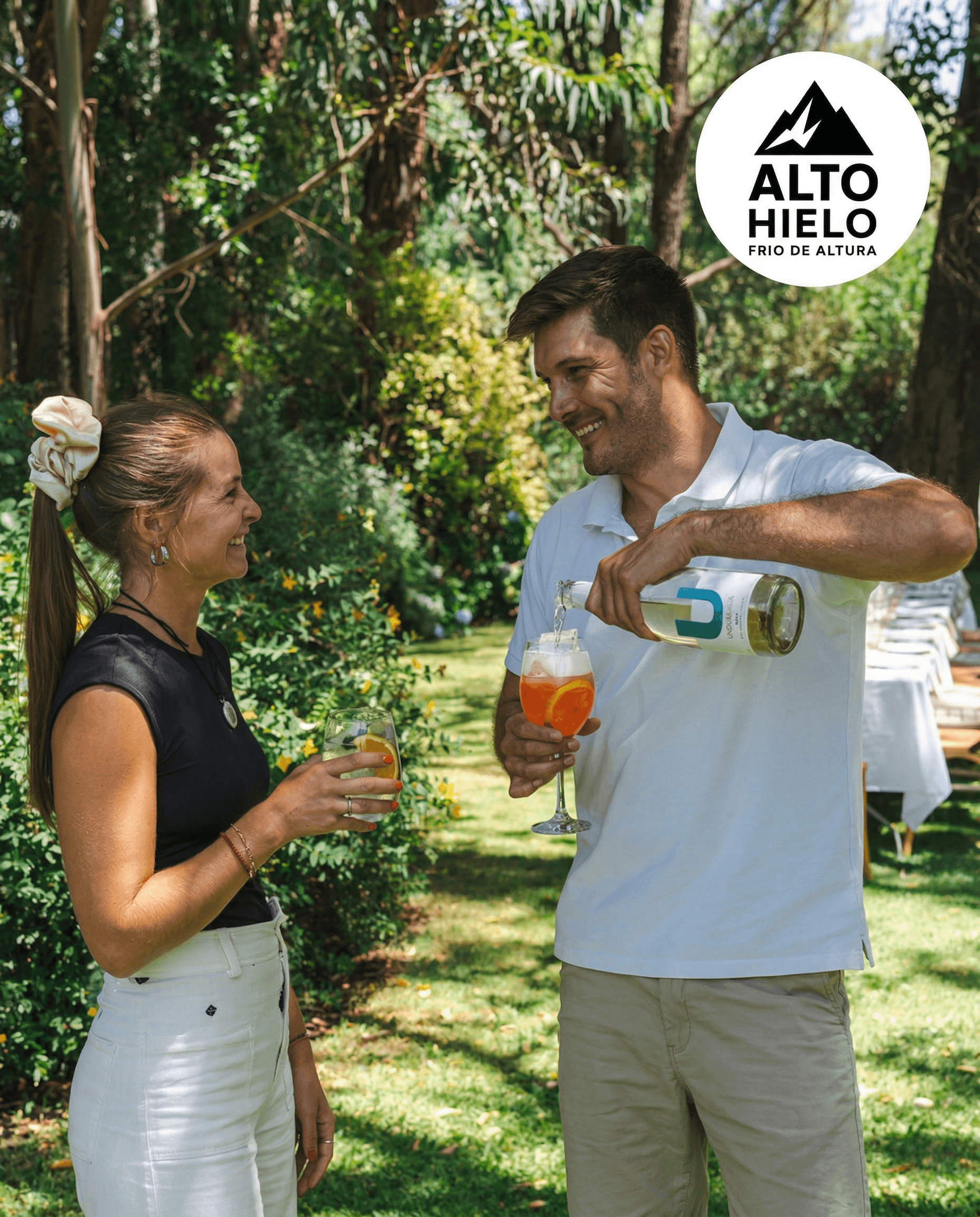 Amigos disfrutando con Alto Hielo